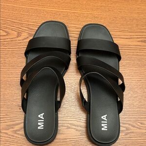 MIA women’s flat strappy slide